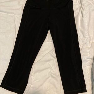 Old navy black active Capri leggings